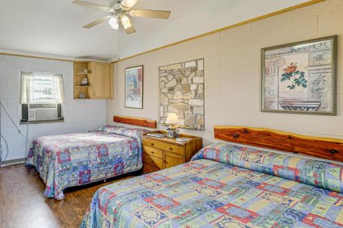 On-Site Hiking Trails: Cozy Lake Whitney Studio!