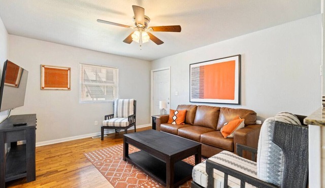 OSU 2 bed unit 6 blocks to stadium (sleeps 6)