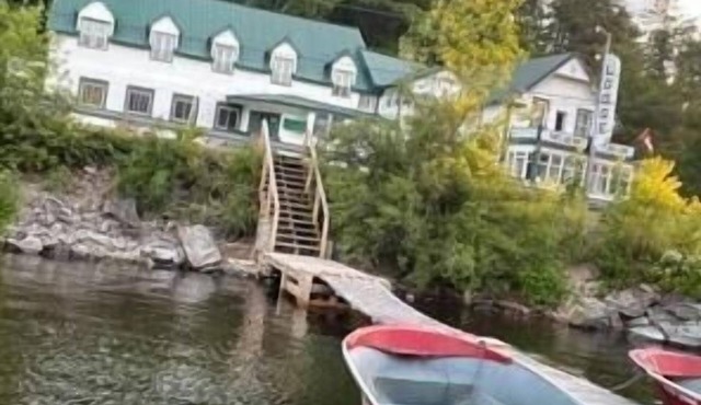 Ottawa River view Fishing/Hunting Lodge for groups