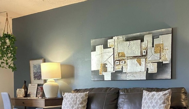 Outstanding 2-Bedroom Property. Great Location & Lots of Amenities