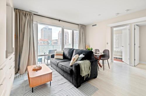 Panoramic 2 Bedroom plus Den Condo Yonge Street Downtown Toronto
