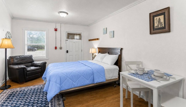 Paola Studio Apartment Near Hwy 68 w/Parking