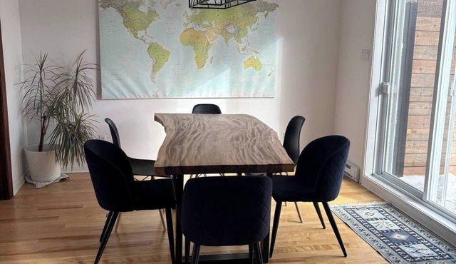 Park home conveniently located, surrounded by stores, groceries and amenities!