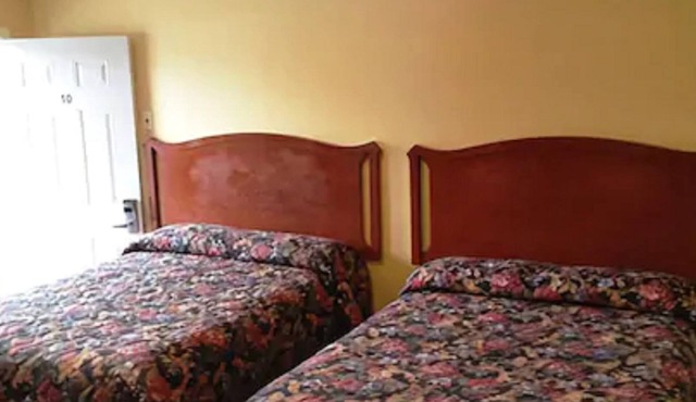 Parkway Motel