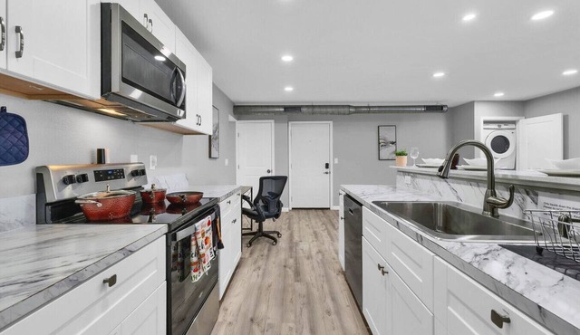 Peaceful 2BR Hideaway Close to Dining and Events