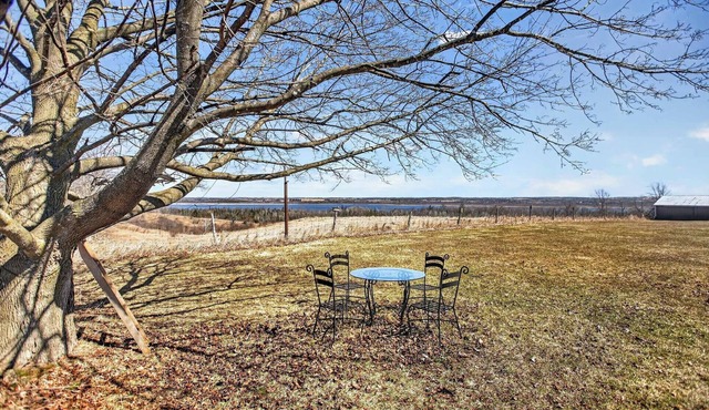 Peaceful 6BR Getaway Near Port Perry | Sleeps 13 | BBQ & Scenic Views