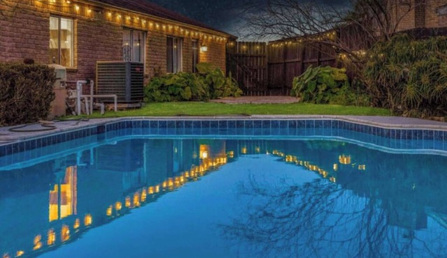 Peaceful Boho stays-4BRs-amazing pool-patio&deck-mini golf-Stafford