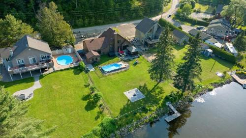 Peaceful Retreat on Lac de l'Argile
