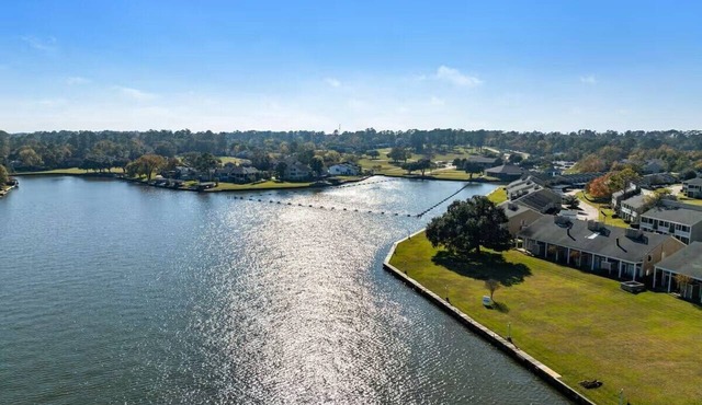 Peaceful Lake Conroe Getaway in April Sound!