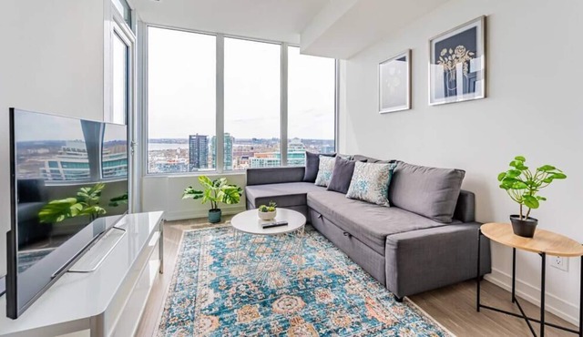 Penthouse 2BR-2Bath, Lake View