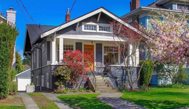 Perch - Explore the heart of Queen Anne! A serene home just a short stroll from a lively district!