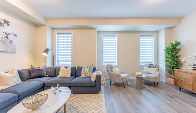 Perfect Modern 3 Bedroom Townhouse ~ Stoney Creek