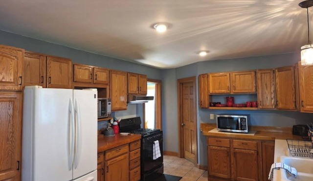 Pet-friendly, Comfy 2-Story near Mississippi River