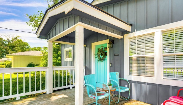 Pet-friendly Cottage, 3 Blocks to Main St!