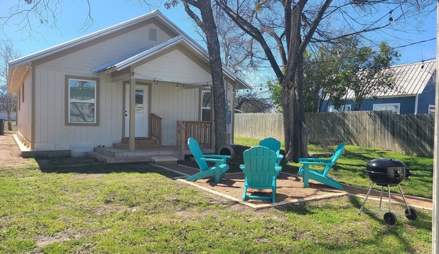 Pet-Friendly Home for 7 with Fire Pit