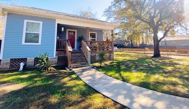 Pet Friendly Lone Oak Cottage - Central + Serene