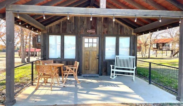 Pet Friendly The Cardinal Cabin 15MIN to Magnolia