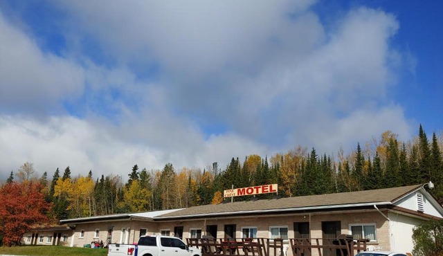 Pinecrest Motel