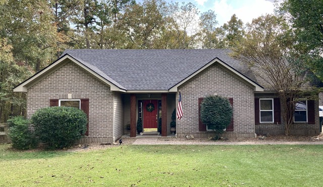 POOL, 5 bed 2bath in Diamondhead Resort, hot tub, golf course, pet friendly!