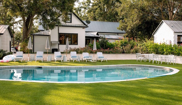 Pool+Firepit+Pickleball 0.4 mile to Henkel Square