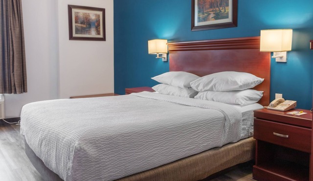Premier Inn - Downtown Hamilton