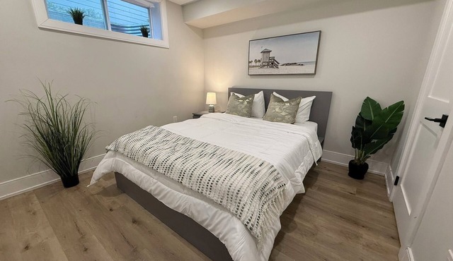 Prime Queen West 1BR Getaway