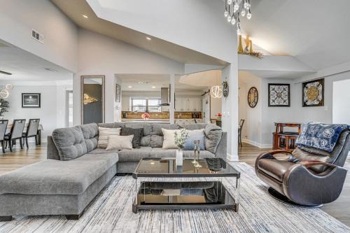 Private 1-Acre Hideaway, 2 Mi to Joe Pool Lake!