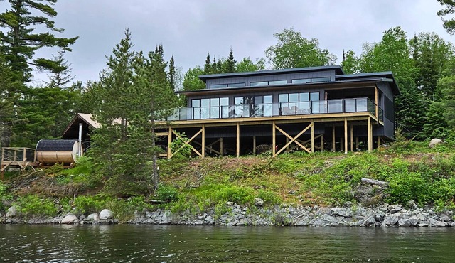 Private 3.5 Acre King Island on Lake of the Woods