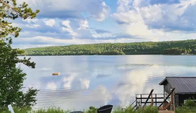 Private Beach | Hot Tub | Sunny | 3 BDR Cottage