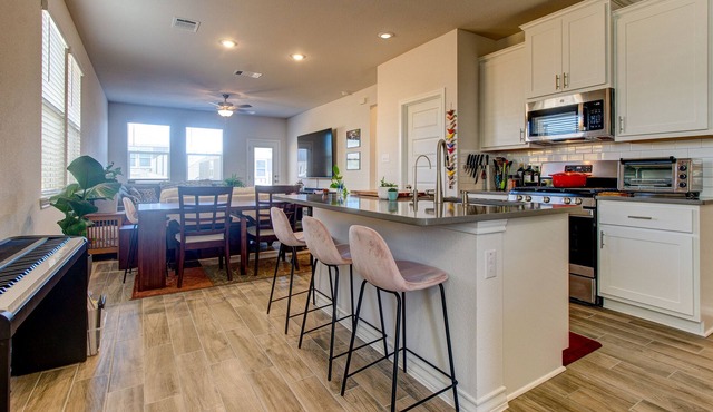 Private Bedrooms in Austin Suburb