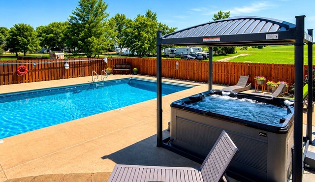 Private Lake Front & Pool. Entire 4 BR Home