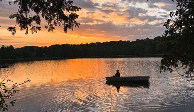 Private Lakefront Glamping on 95 Acres, Rooftop Tent right on the Lake