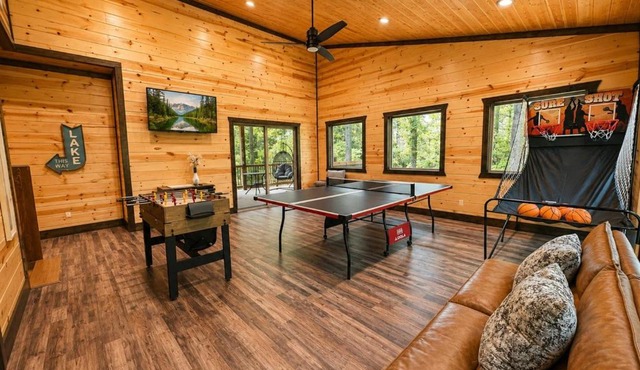 Private Luxury Cabin - Hot Tub - Fire Pit - Game Room