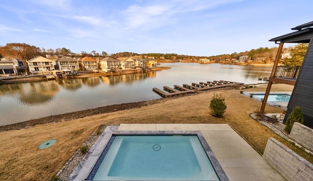 Private Pool, Dock, Movie Room on Lake Hamilton