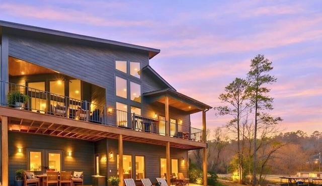 Private Pool, Dock, Movie Room on Lake Hamilton