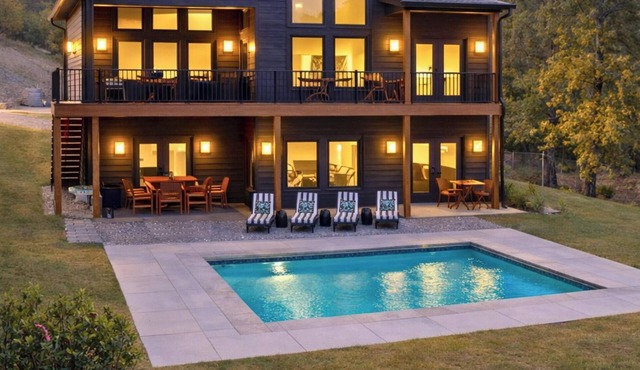 Private Pool, Dock, Movie Room on Lake Hamilton