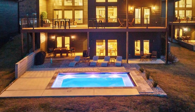 Private Pool, Dock, Movie Room on Lake Hamilton