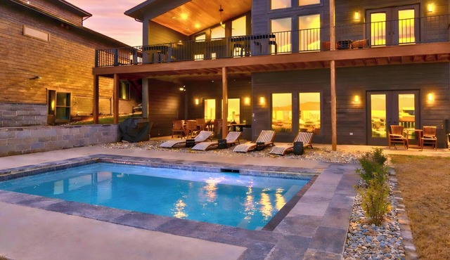 Private Pool, Dock, Movie Room on Lake Hamilton
