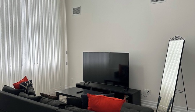 Private Room & Bathroom(Ensuite) in Luxury Penthouse,Windsor/Lasalle