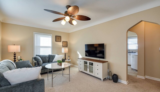 Quaint Cedar Rapids Home, 4 Mi to Downtown!