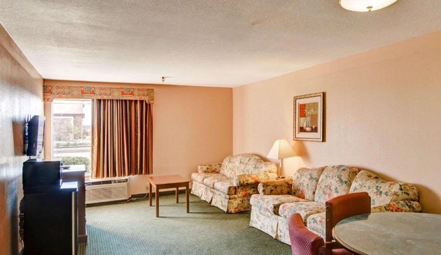 Quality Inn Forest Hill - Fort Worth South