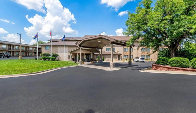 Quality Inn & Suites Lawrence - University Area