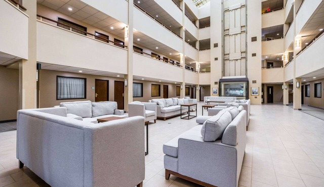 Quality Suites Lansing West