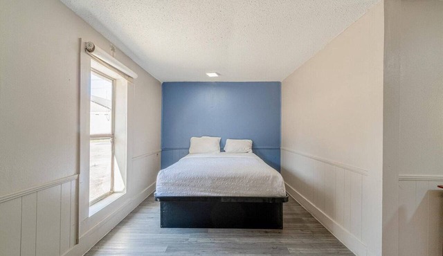 Queen Bed|Non-Smoking