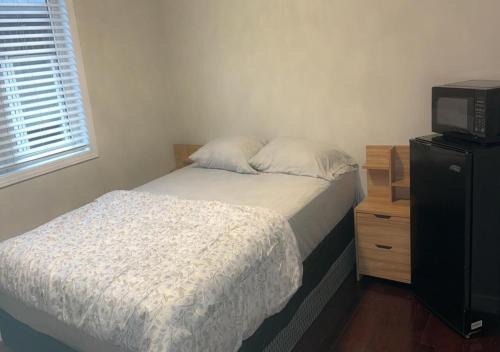 Queen Room Near Toronto Airport