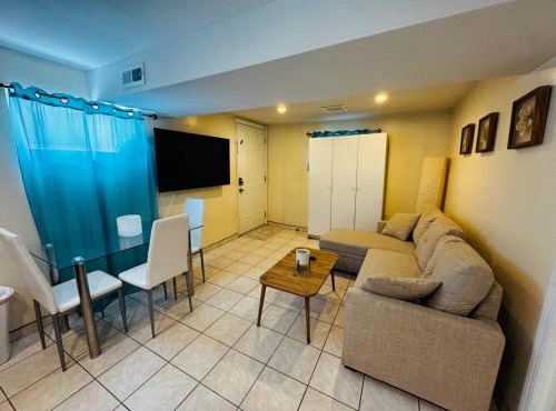 Queens NYC Private One Bedroom Bathroom Kitchen in Utopia