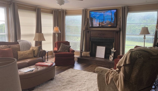 Quiet acreage Exit 407 I 40 Sevierville/Pigeon Forge gateway to the Smokies in Kodak