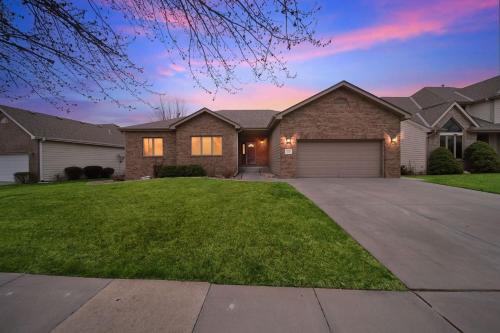 Quiet Lincoln Gem 3 King BRs Garage home