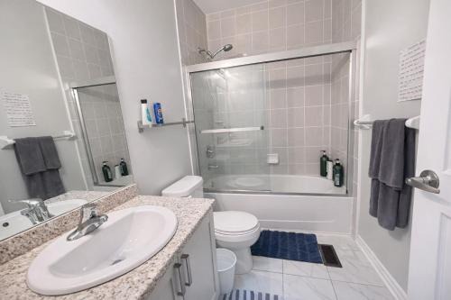 Quiet Private Master Suite w Ensuite Great Value