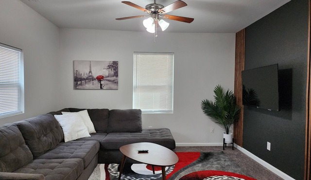 Quiet spacious 1BR Centrally Located w Parking/Washer/Dryer onsite. Hi Sp Wifi!